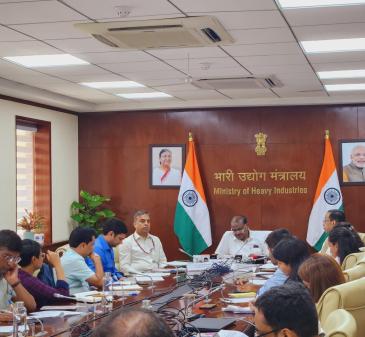 Union Minister Shri H.D. Kumaraswamy addressed a media briefing on the "Scheme to Promote Manufacturing of Electric Passenger Cars in India". He was accompanied by Secretary, MHI, Shri Kamran Rizvi and Additional Secretary, MHI, Dr. Hanif Qureshi